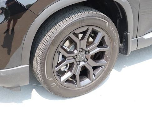 Used 2025 Honda Pilot Touring image 3
