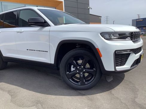 New 2026 Jeep Grand Cherokee Limited w/ Limited Altitude Package image 3