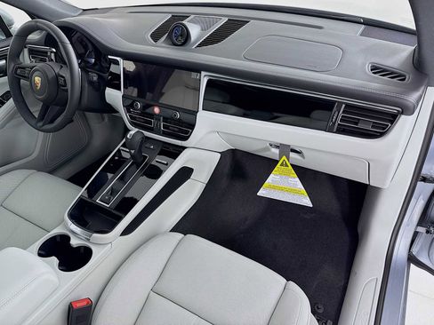 New 2026 Porsche Macan image 31