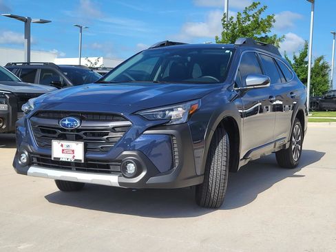 Used 2025 Subaru Outback Touring AWD/4WD image 2