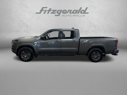 Used 2025 Nissan Frontier SV w/ Tow Package RWD image 2