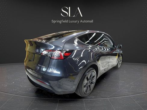 Used 2025 Tesla Model Y Long Range AWD/4WD image 8