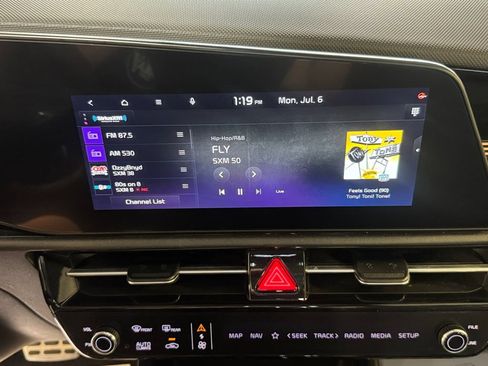 Certified 2023 Kia Niro EX Touring FWD image 17