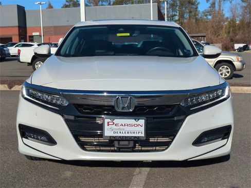 Used 2018 Honda Accord Touring image 9
