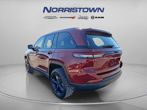 Certified 2023 Jeep Grand Cherokee Altitude image 4