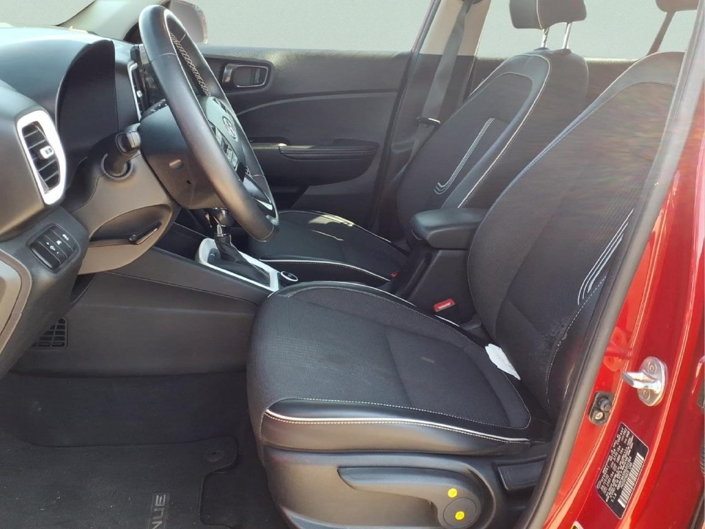 Used 2022 Hyundai Venue Limited FWD image 11