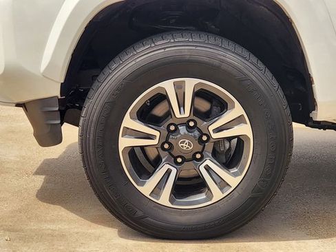 Used 2019 Toyota Tacoma TRD Sport w/ Technology Package RWD image 8