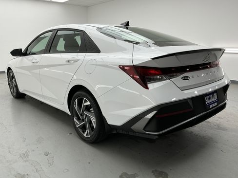 Used 2025 Hyundai Elantra Sport image 6