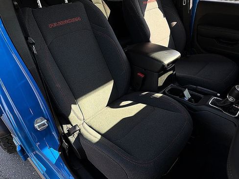 Used 2025 Jeep Wrangler Unlimited Rubicon AWD/4WD image 21