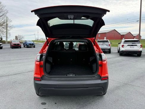 Used 2021 Jeep Cherokee Latitude Plus AWD/4WD image 27