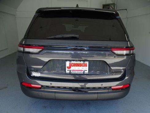 Certified 2023 Jeep Grand Cherokee Limited w/ Black Appearance Package AWD/4WD image 19