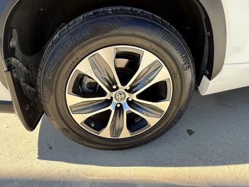 Used 2022 Toyota Highlander XLE image 21