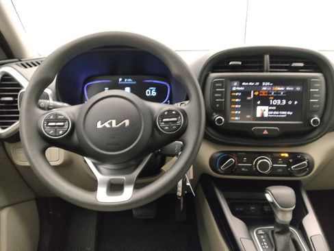 Used 2025 Kia Soul LX image 22