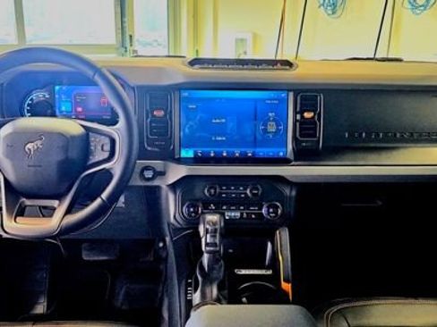Used 2023 Ford Bronco Badlands image 24