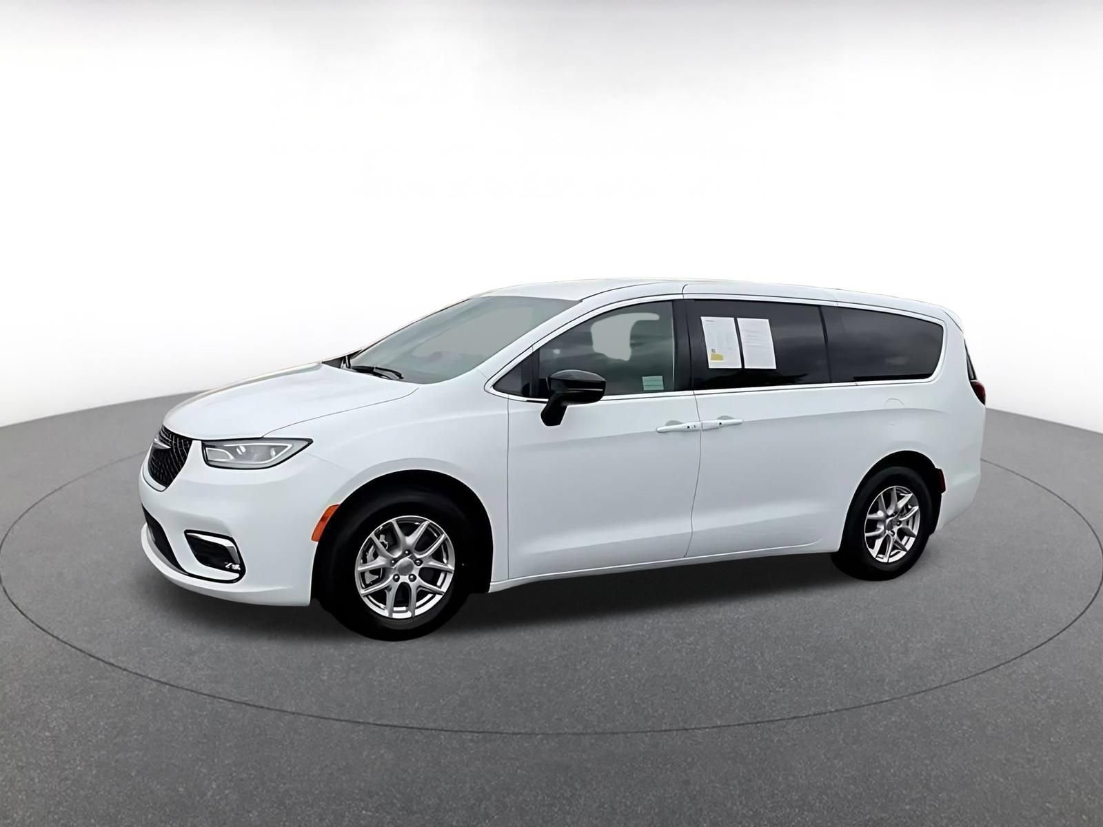 Used 2025 Chrysler Pacifica Select FWD image 7