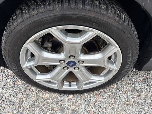 Used 2017 Ford Escape Titanium w/ Equipment Group 301A FWD image 18