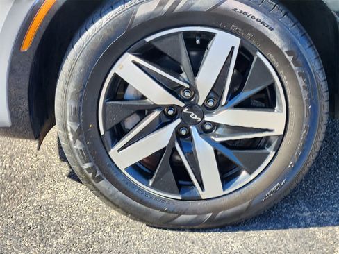 Used 2022 Kia Sorento EX w/ Panoramic Sunroof Package image 9