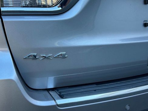 Used 2017 Jeep Grand Cherokee Limited image 5