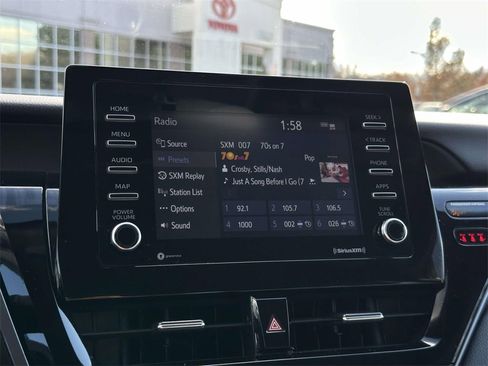 Used 2023 Toyota Camry SE image 3