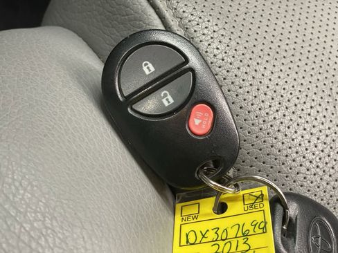 Used 2013 Toyota Tundra Platinum image 28