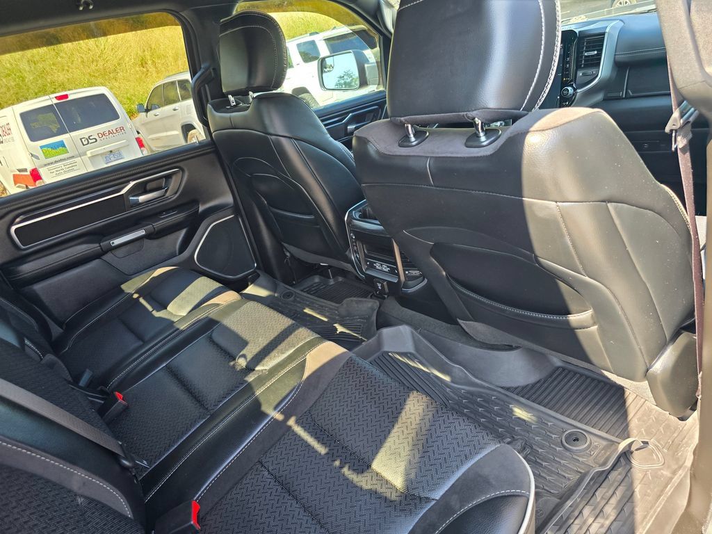 Used 2024 RAM 1500 Laramie AWD/4WD image 27