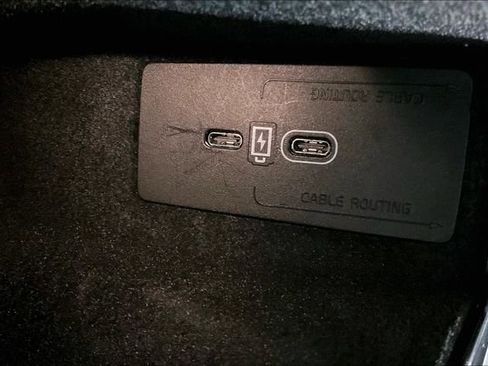 Certified 2025 Volvo XC60 B5 Plus image 33