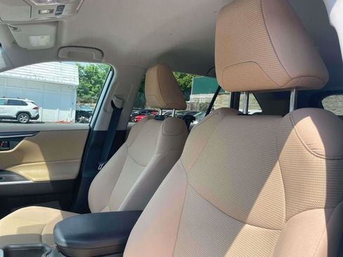 Used 2022 Toyota RAV4 LE AWD/4WD image 21