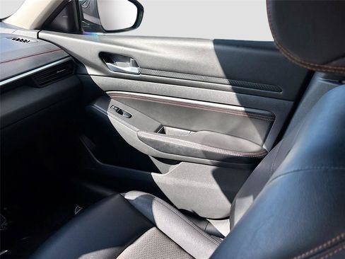 Used 2022 Nissan Altima 2.5 SR FWD image 22