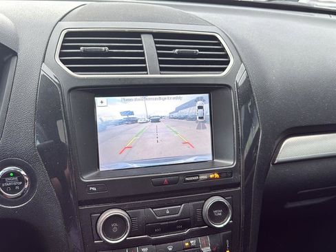 Used 2018 Ford Explorer XLT w/ Equipment Group 202A FWD image 6