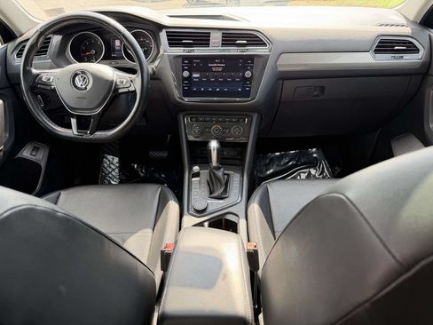 Used 2018 Volkswagen Tiguan SEL AWD/4WD image 2