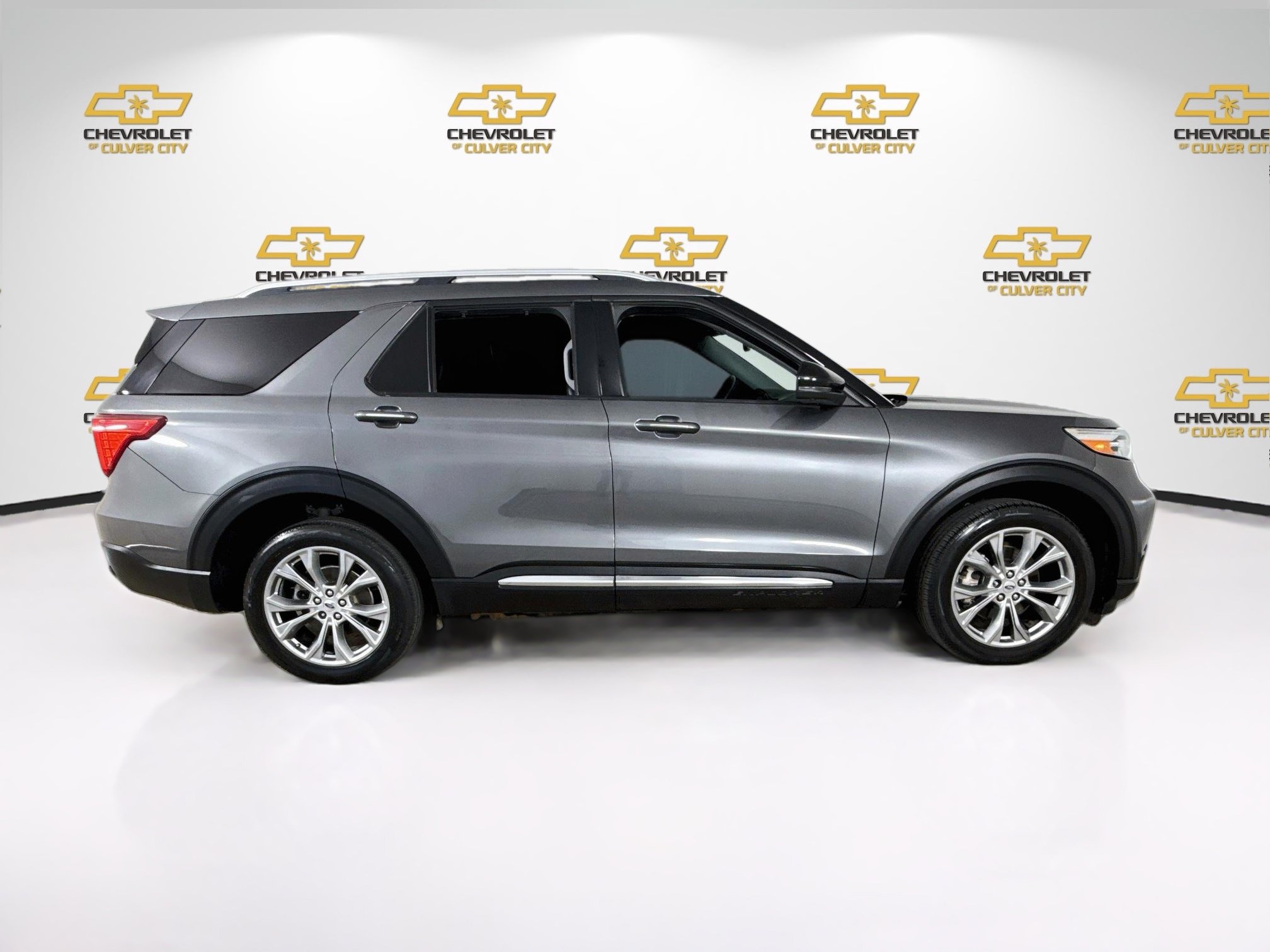 Used 2023 Ford Explorer Limited w/ Equipment Group 301A AWD/4WD image 9