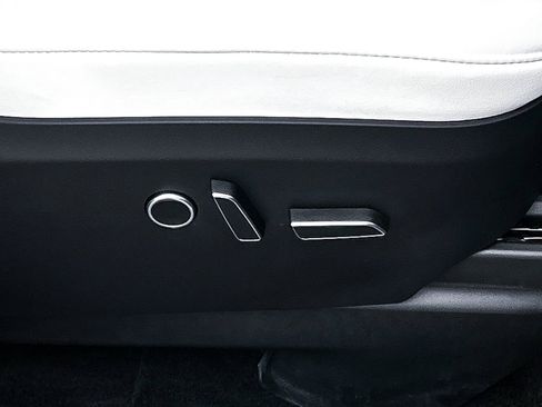 Used 2022 Tesla Model X image 37