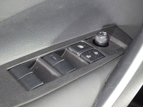 Used 2025 Toyota Corolla SE image 15