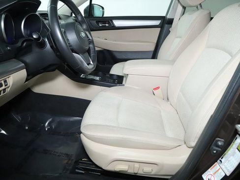 Used 2019 Subaru Outback 2.5i Premium image 18