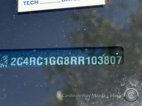 Used 2024 Chrysler Pacifica Limited w/ Trailer Tow Group FWD image 13