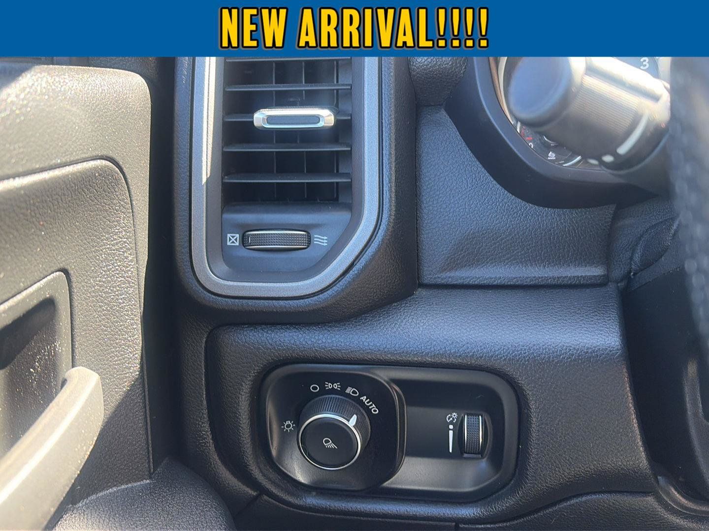 Used 2022 RAM 3500 Tradesman w/ Chrome Appearance Group AWD/4WD image 15