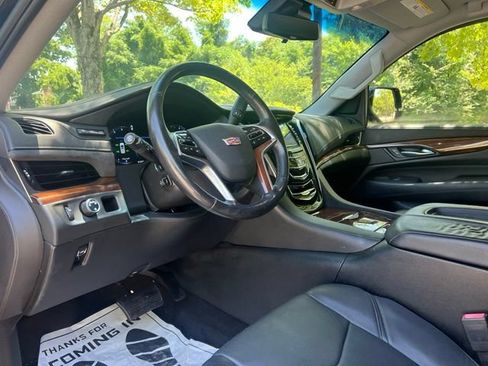 Used 2018 Cadillac Escalade ESV Premium Luxury RWD image 11