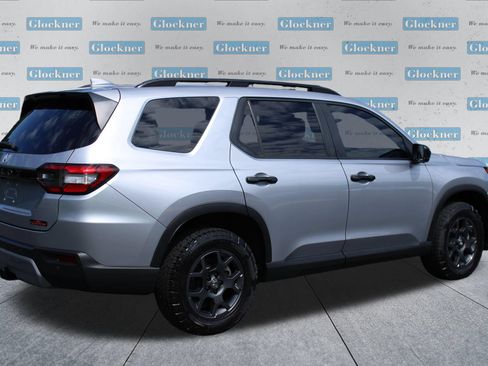 Used 2025 Honda Pilot TrailSport image 6