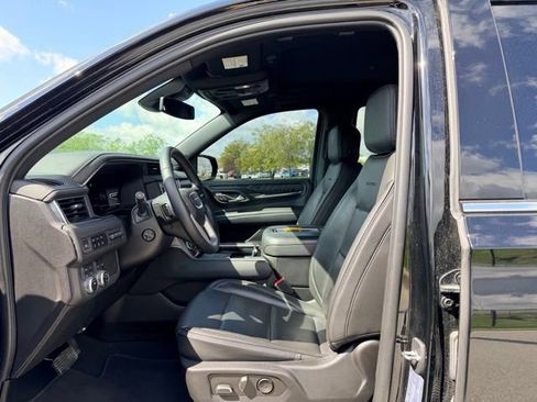 Used 2023 GMC Yukon Denali AWD/4WD image 7