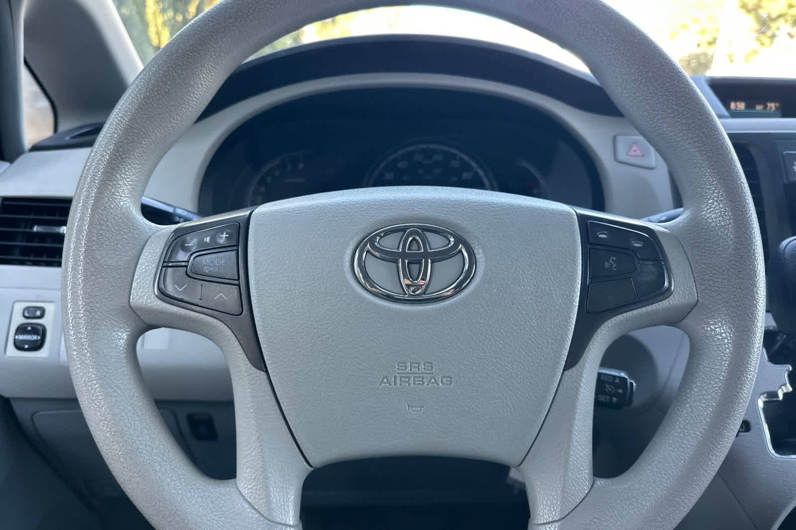Used 2011 Toyota Sienna LE FWD image 24