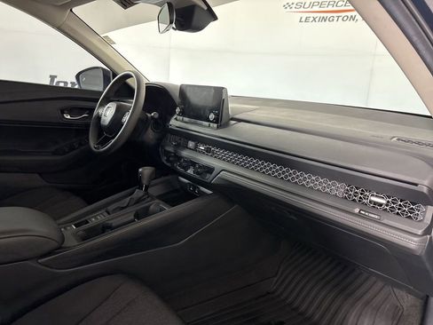 Used 2025 Honda Accord SE image 28