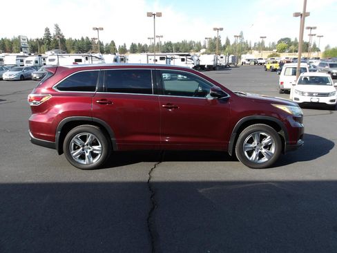 Used 2015 Toyota Highlander Limited w/ Driver Technology Package AWD/4WD image 6