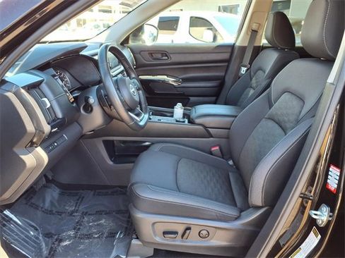 Used 2024 Nissan Pathfinder SV image 13