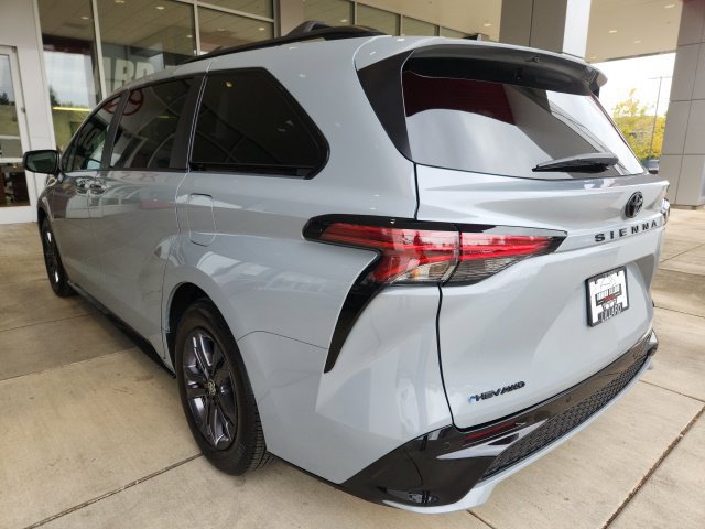 Used 2026 Toyota Sienna XSE AWD/4WD image 9