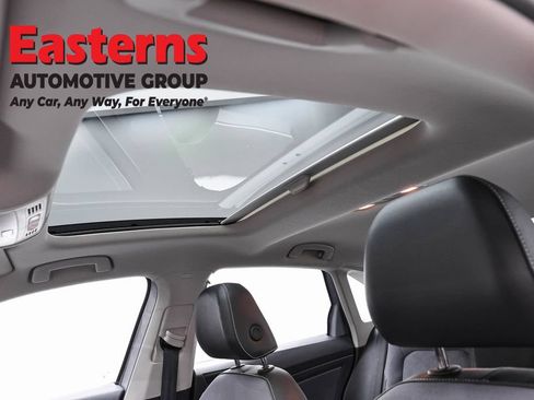 Used 2025 Volkswagen Jetta SE FWD image 33