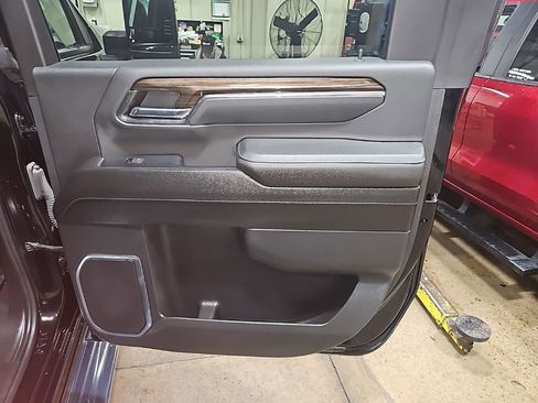 Used 2024 Chevrolet Silverado 2500 LT image 29