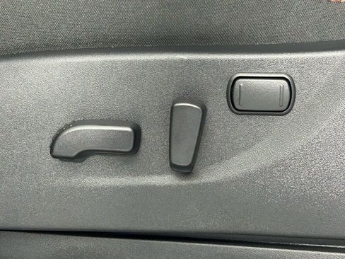 Used 2025 Nissan Frontier PRO-4X image 33