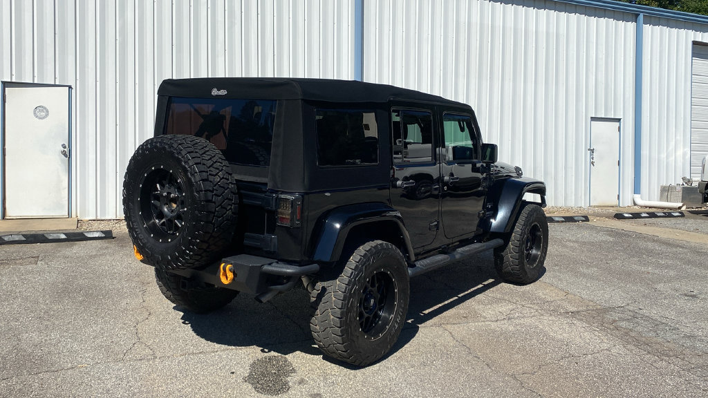 Used 2018 Jeep Wrangler Unlimited Sahara w/ Connectivity Group AWD/4WD image 5