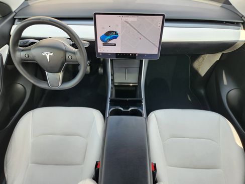 Used 2020 Tesla Model Y Long Range image 24