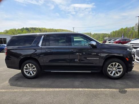 Used 2023 Chevrolet Suburban Premier image 4